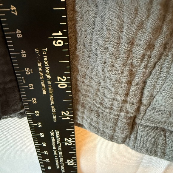 Gauze Textured Puff Sleeve Button Front Top Gray Size S Feminine - Picture 5 of 6